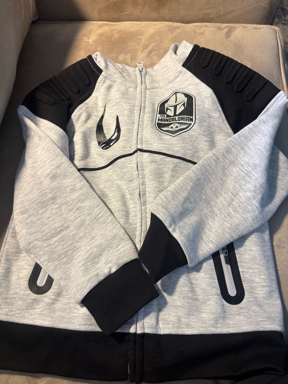 NWT Star Wars Mandalorian Grogu Boys 4T Full-Zip Hoodie Top